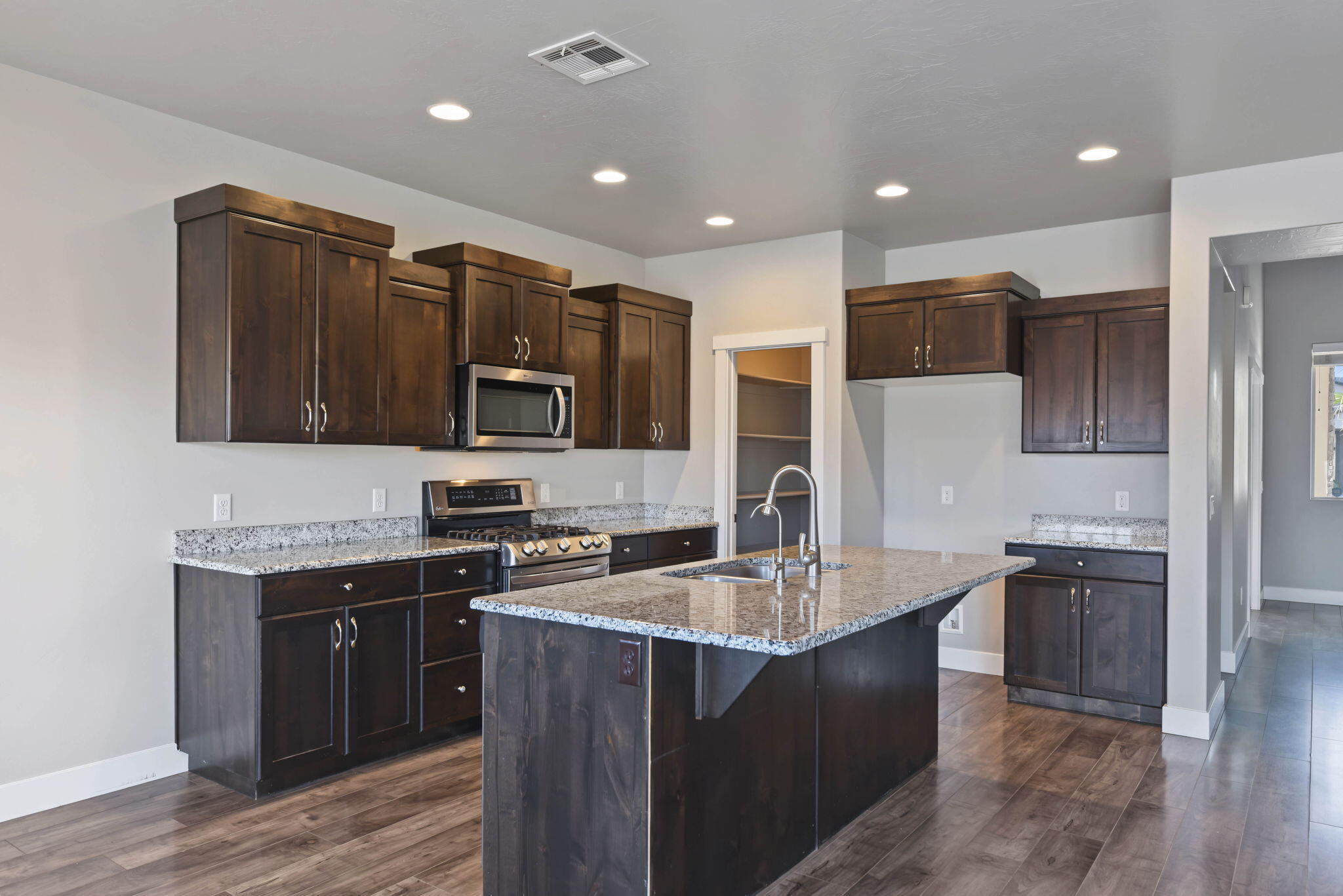 3263 East 3050 S Street St. George, UT 84790 - Photo 11 of 42 Kitchen