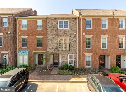 $795,000 | 6701 Washington Boulevard, Unit D, Arlington, VA 22205