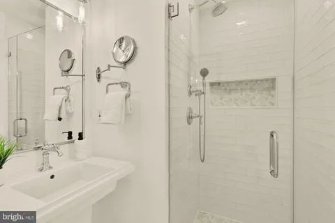 $795,000 | 6701 Washington Boulevard, Unit D, Arlington, VA 22205