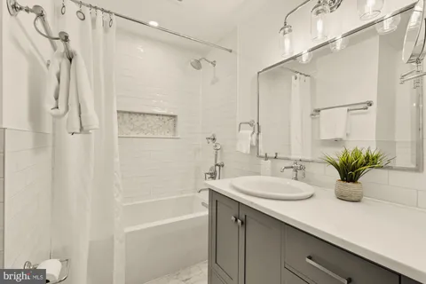 $795,000 | 6701 Washington Boulevard, Unit D, Arlington, VA 22205