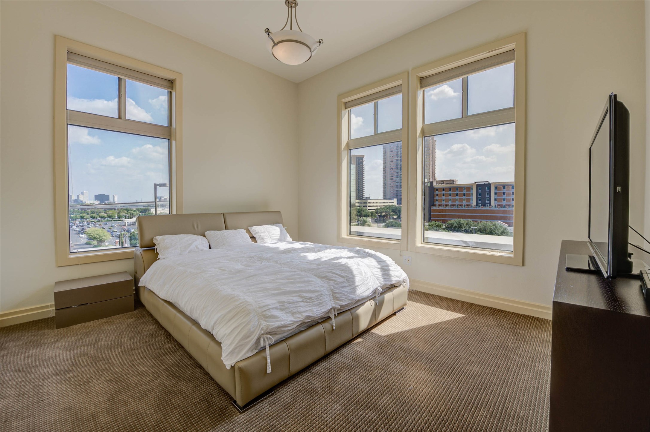 3388 Sage Road, Unit 502 Houston, TX 77056 - Photo 11 of 30 Large secondary en suite bedroom with great views.