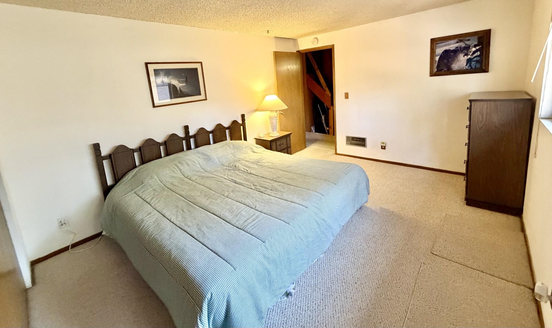 165 Old Mammoth Road, Unit 105 Mammoth Lakes, CA 93546 - Photo 11 of 17 a bedroom with a bed and a painting on the wall