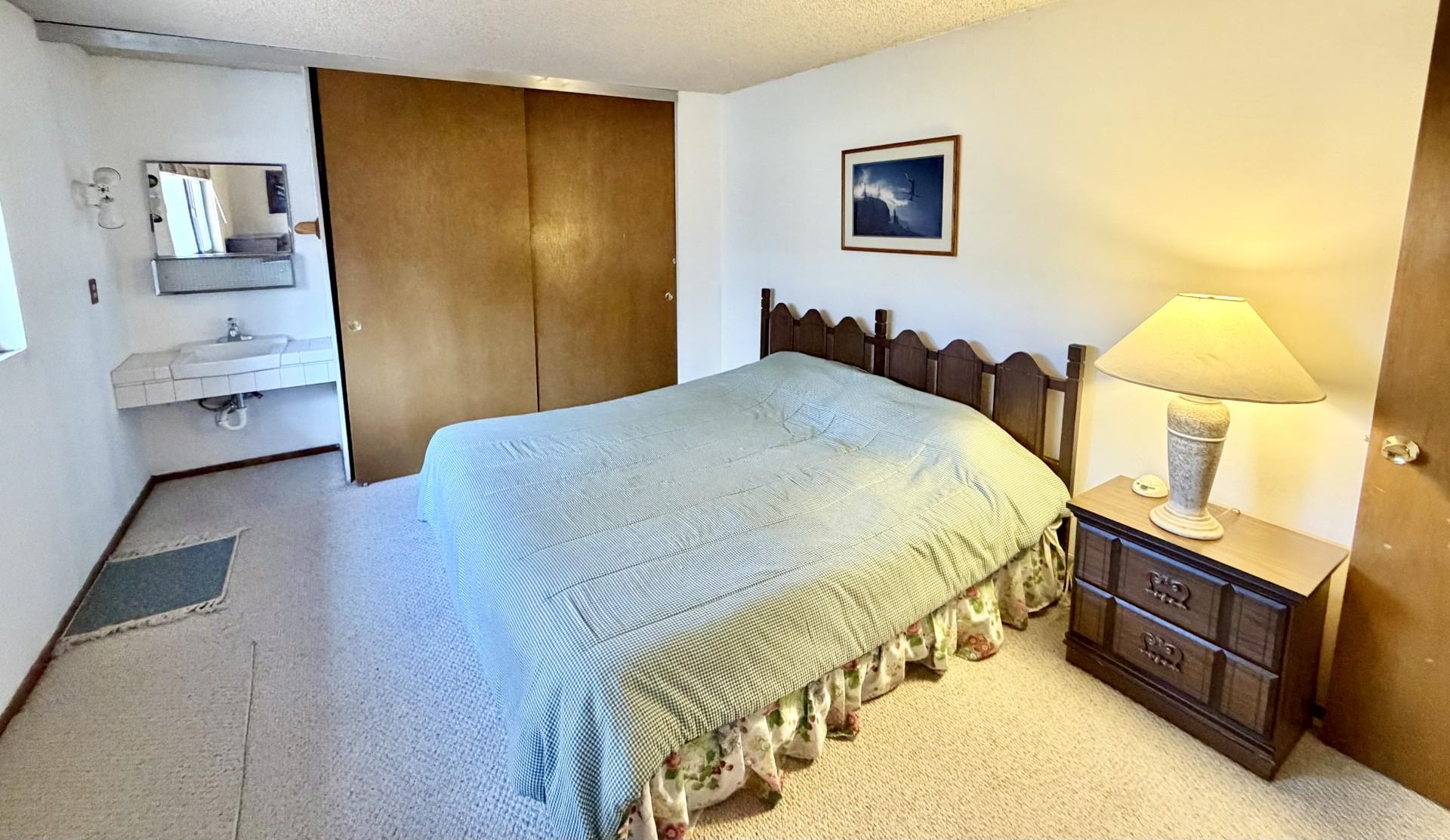 165 Old Mammoth Road, Unit 105 Mammoth Lakes, CA 93546 - Photo 10 of 17 a bedroom with a bed and a lamp