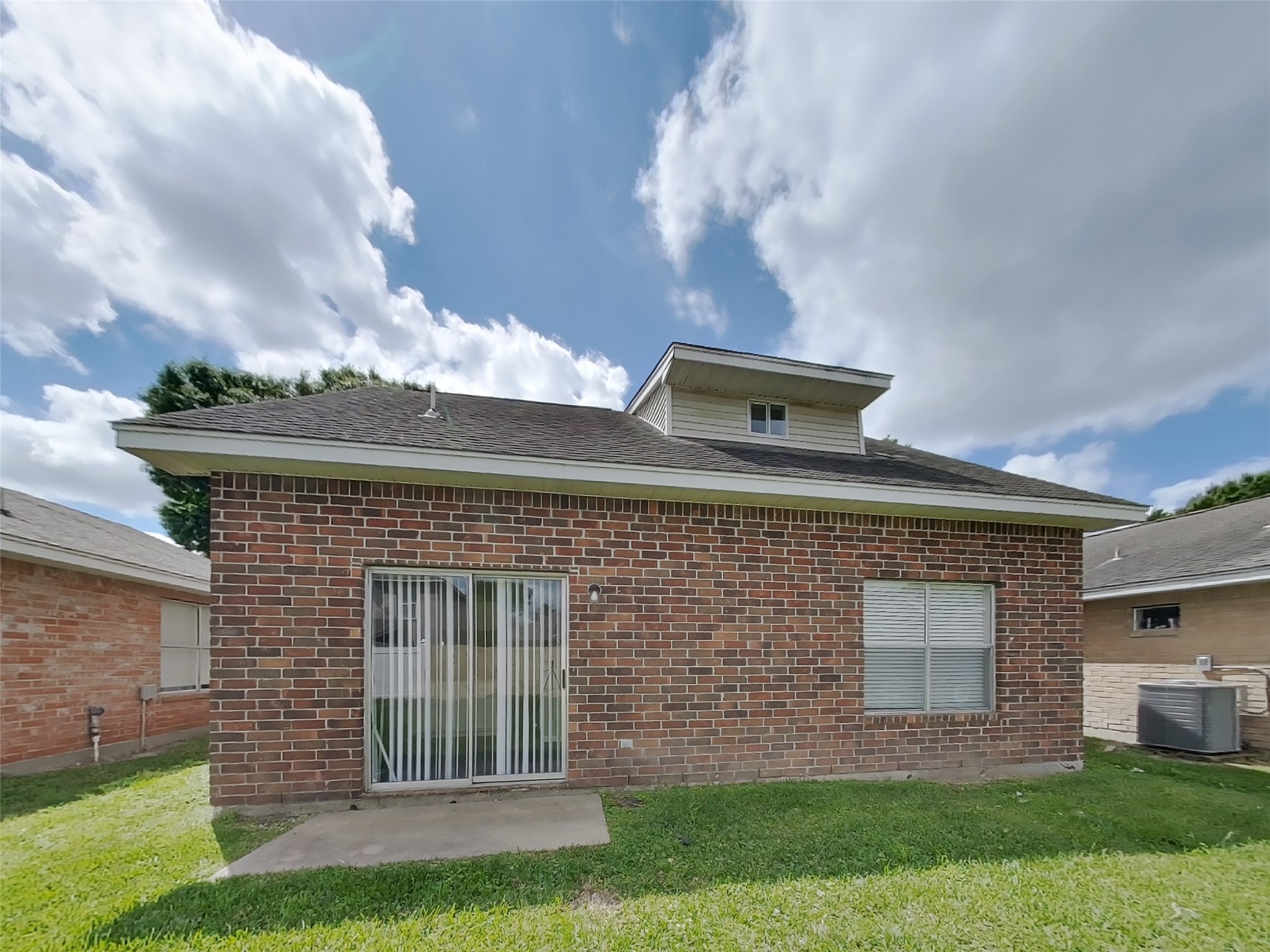 3210 Kelling Street Houston, TX 77045 - Photo 16 of 16 a front view of a house with a garden