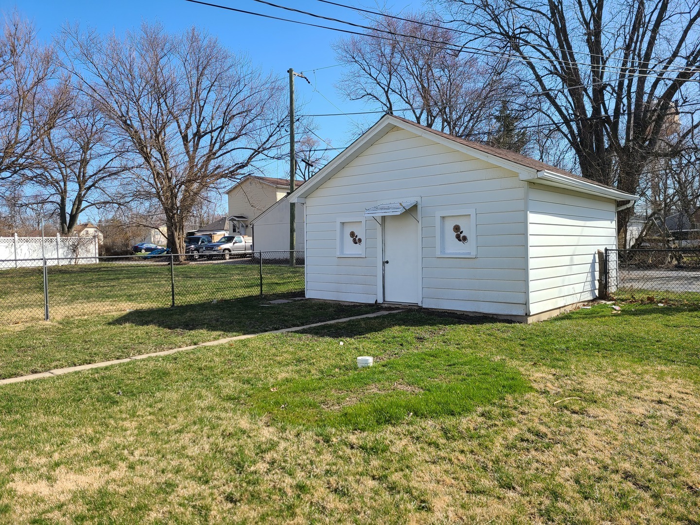3117 Chicago Road Steger, IL 60475 - Photo 4 of 28 a view of a backyard with large trees