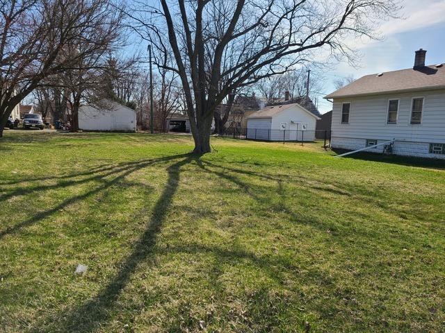 3117 Chicago Road Steger, IL 60475 - Photo 8 of 28 a view of a house with a yard
