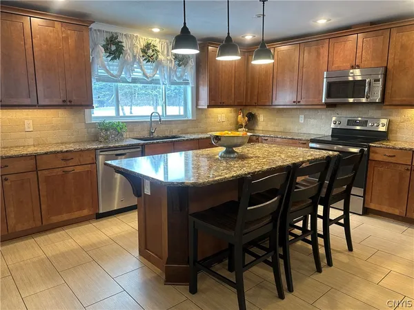 $424,900 | 8391 Cazenovia Road, Pompey, NY 13104