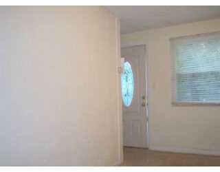 622 Brightberry Road Monroeville, PA 15146 - Photo 3 of 8 Living Room.