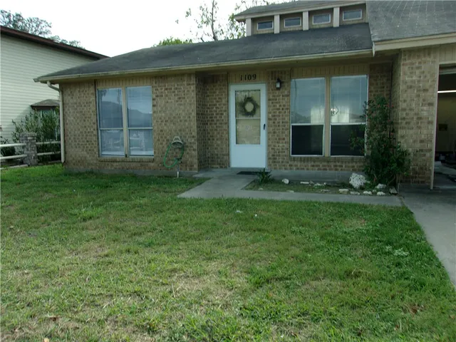 $1,700 | 1109 Selkirk Drive, Corpus Christi, TX 78418