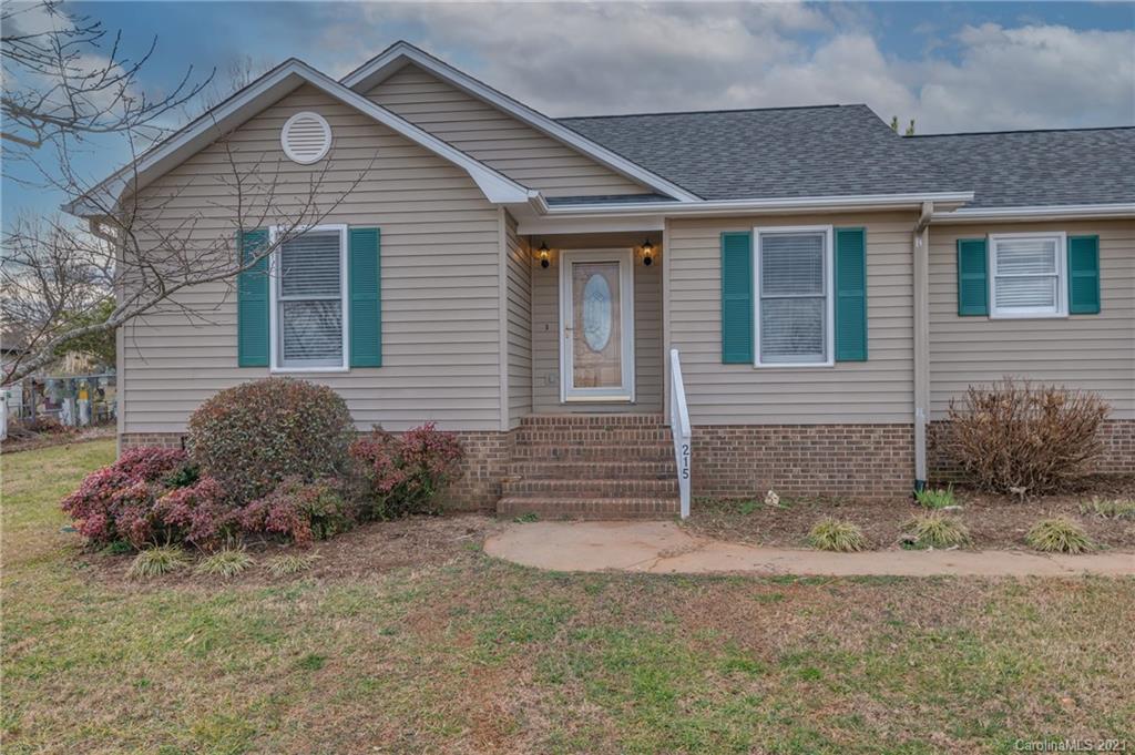 215 Orchard Grove Road, Unit 22 Campobello, SC 29322 - Photo 6 of 35 a front view of a house with garden