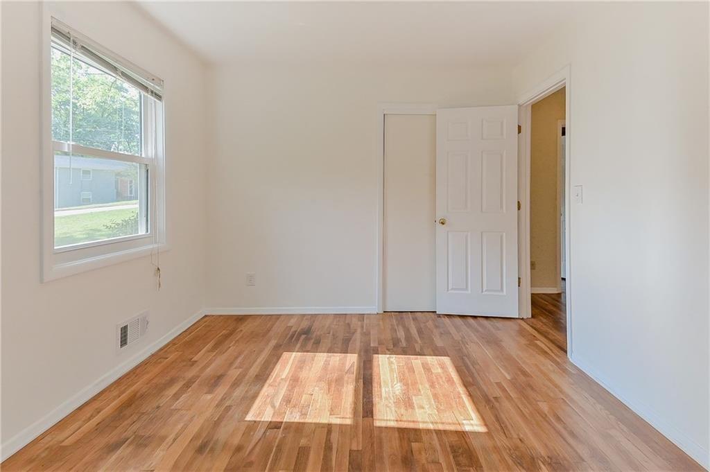 1935 Inverness Road Smyrna, GA 30080 - Photo 16 of 44 Gallery Image 16