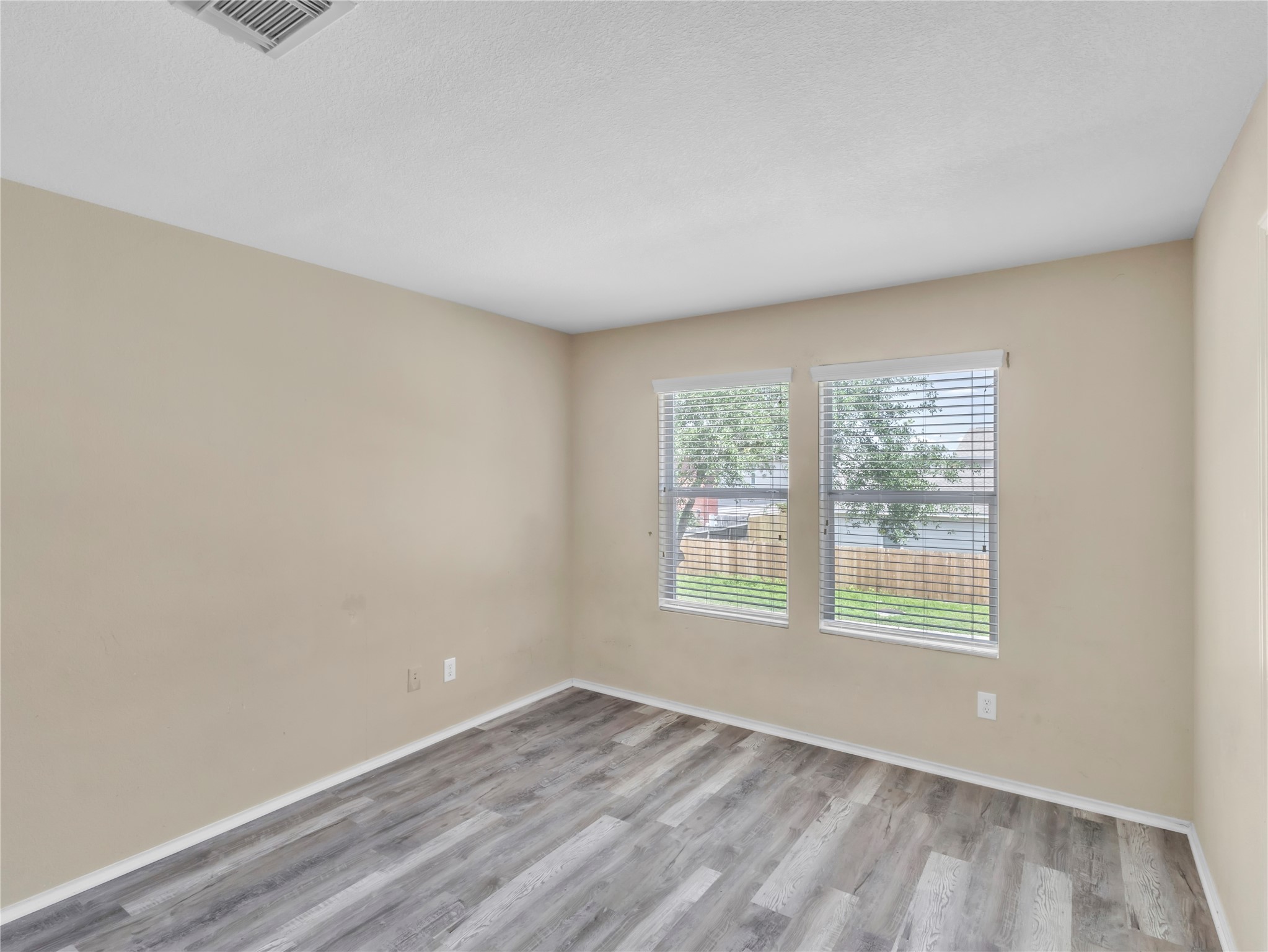 12830 Windy Summer Lane Houston, TX 77044 - Photo 23 of 33 Bedroom 1