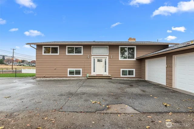 $543,900 | 3010 Northwest Cascade Avenue, East Wenatchee, WA 98802