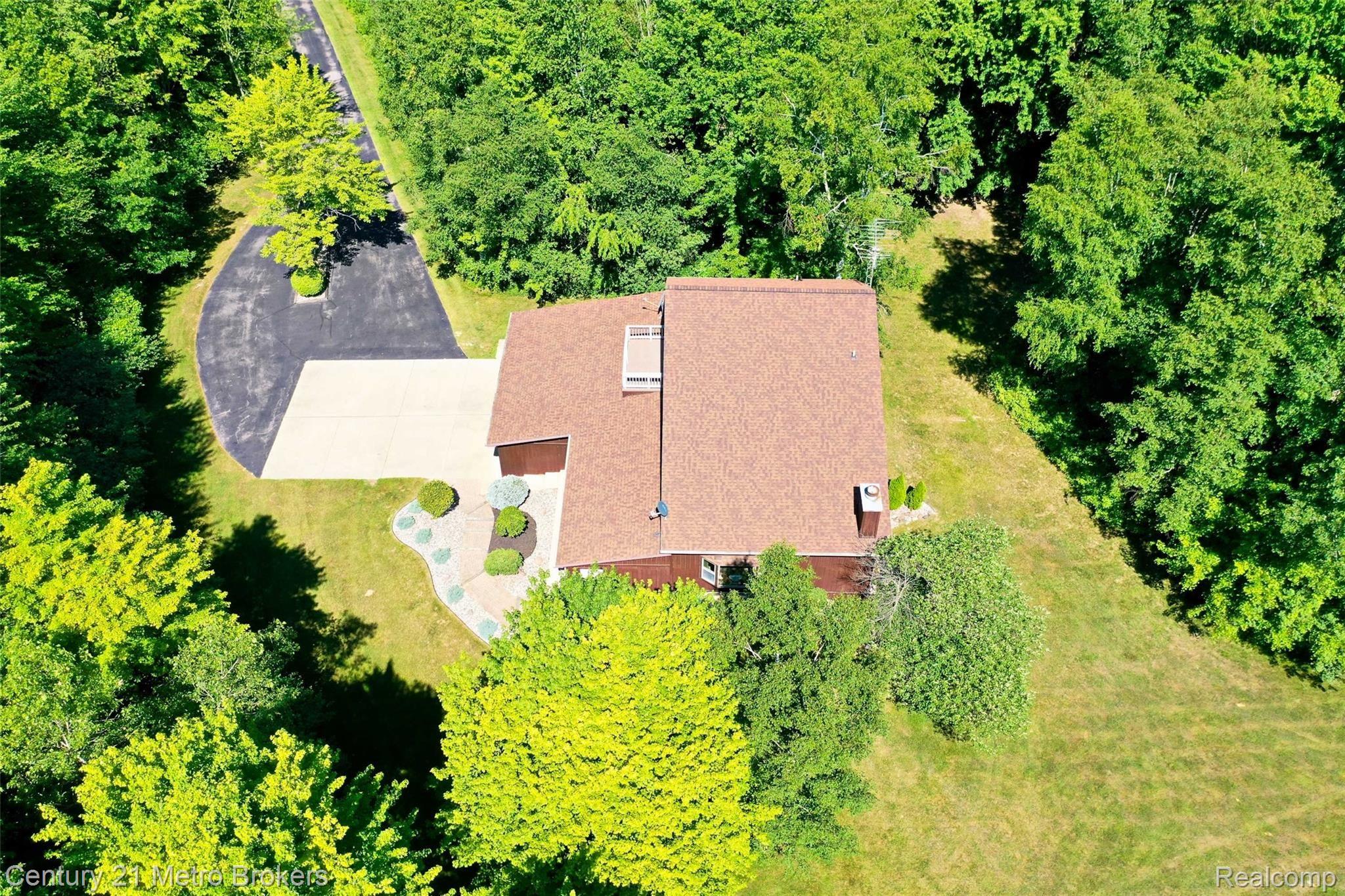 9341 Pettit Road Birch Run, MI 48415 - Photo 68 of 76 9341-Pettit-Rd-67 Outside.jpg