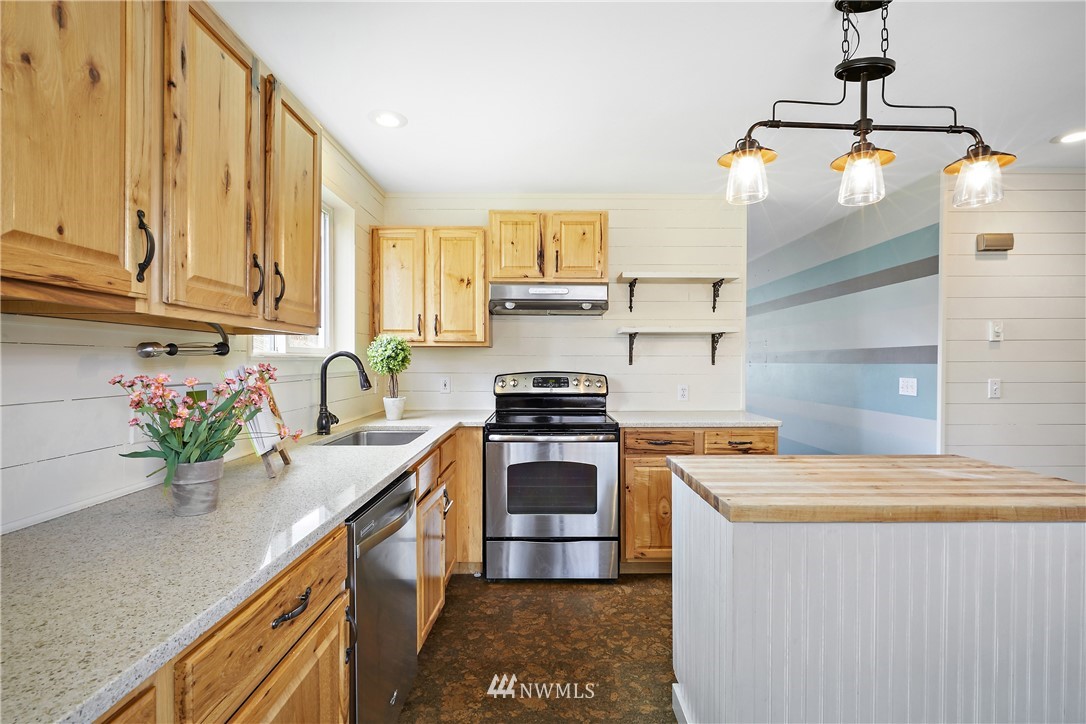 51 Northeast Laurel Road Belfair, WA 98528 - Photo 5 of 23 Gallery Image 5