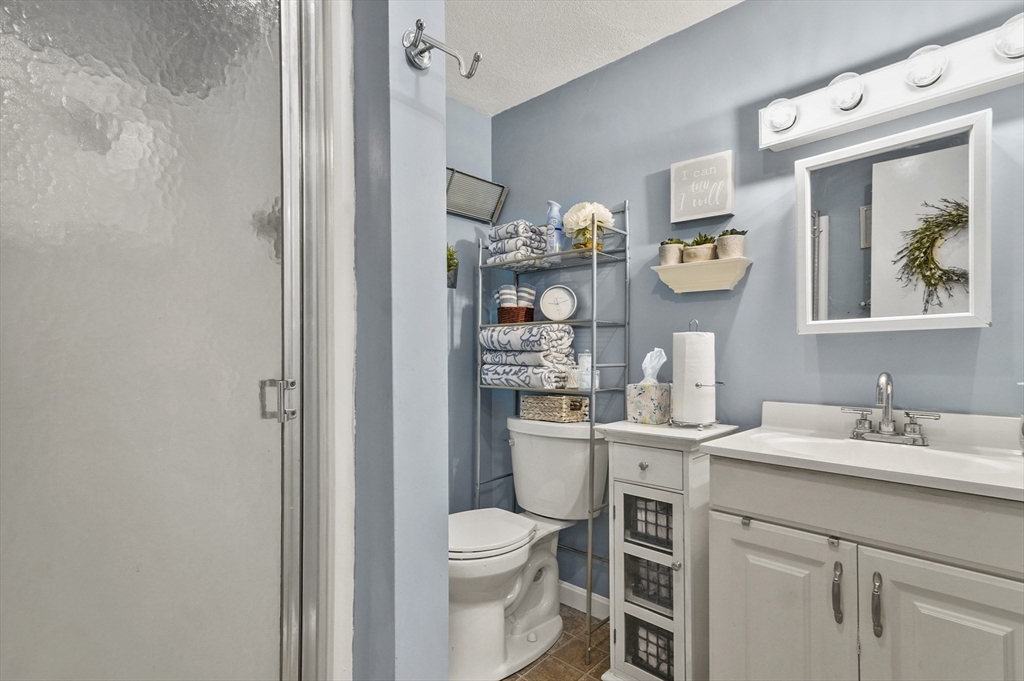 33 Frost Road Derry, NH 03038 - Photo 23 of 30 a bathroom with a toilet a sink and a mirror