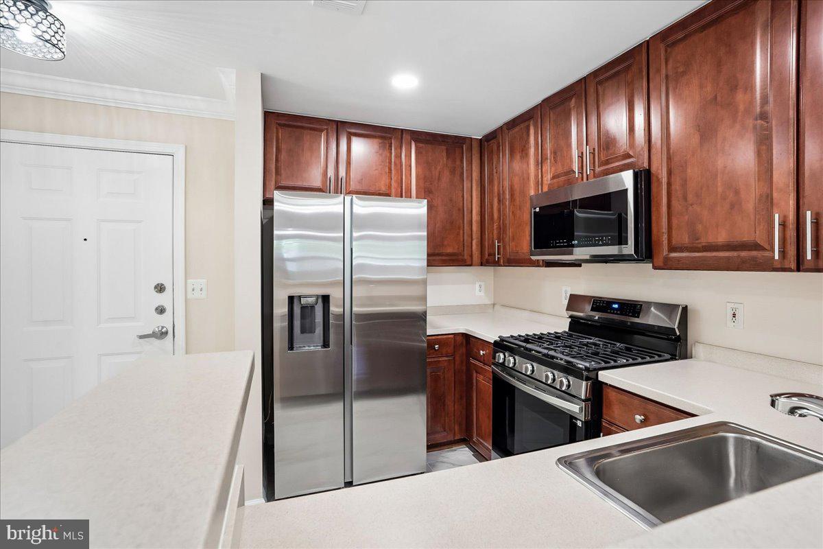 12001 Market Street, Unit T51 Reston, VA 20190 - Photo 11 of 62 Kitchen