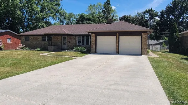 $1,900 | 45502 Klingkammer Street, Utica, MI 48317