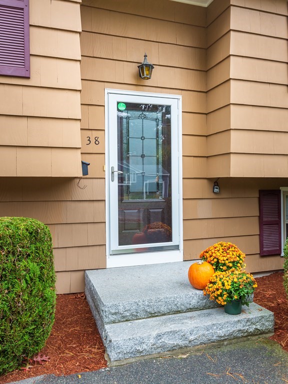 38 Raymond Road Stoughton, MA 02072 - Photo 3 of 33 Gallery Image 3