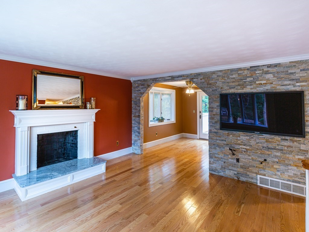 38 Raymond Road Stoughton, MA 02072 - Photo 4 of 33 Gallery Image 4
