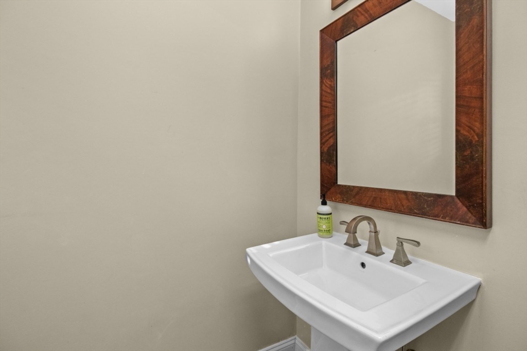 15 Wave Way Winthrop, MA 02152 - Photo 23 of 26