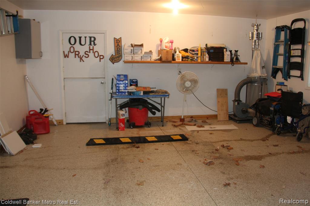4092 Woodstock Road Waterford, MI 48328 - Photo 27 of 63