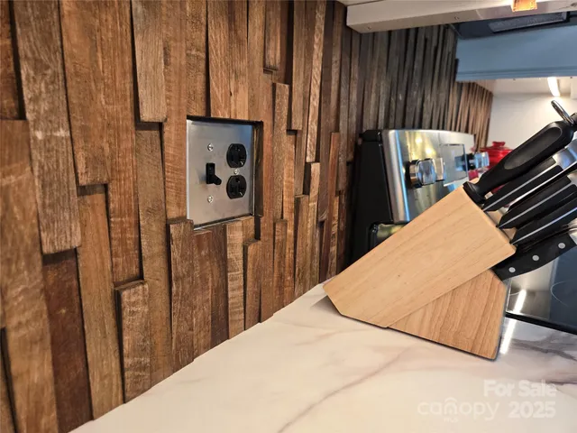 a bed room with a bed and a closet