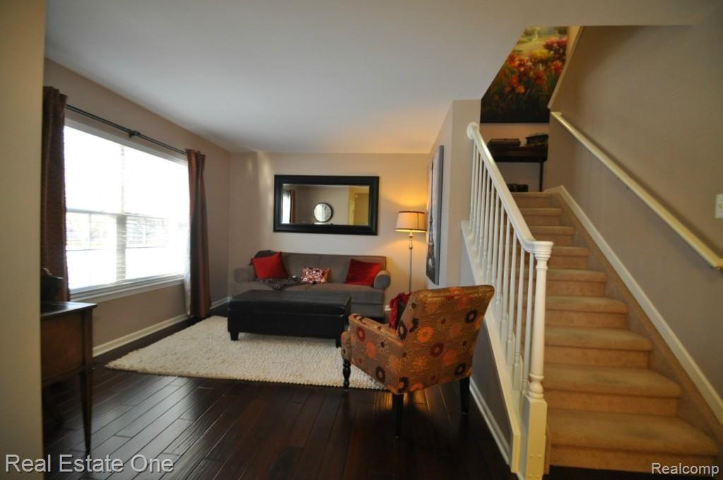 3705 Everett Drive Rochester, MI 48307 - Photo 5 of 30 5.JPG