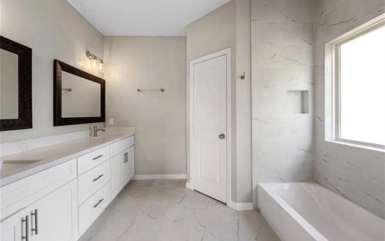 4133 Clover Street, Unit A Houston, TX 77051 - Photo 7 of 10