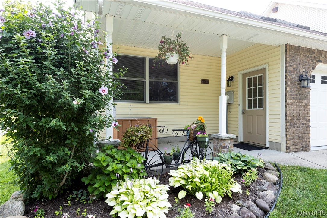 6733 Scherff Road Orchard Park, NY 14127 - Photo 3 of 39