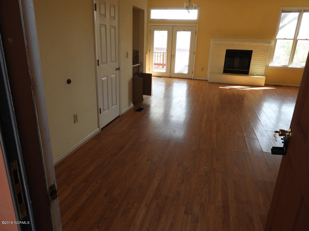 2901 Rouse Road Kinston, NC 28504 - Photo 3 of 15 39 FOYER