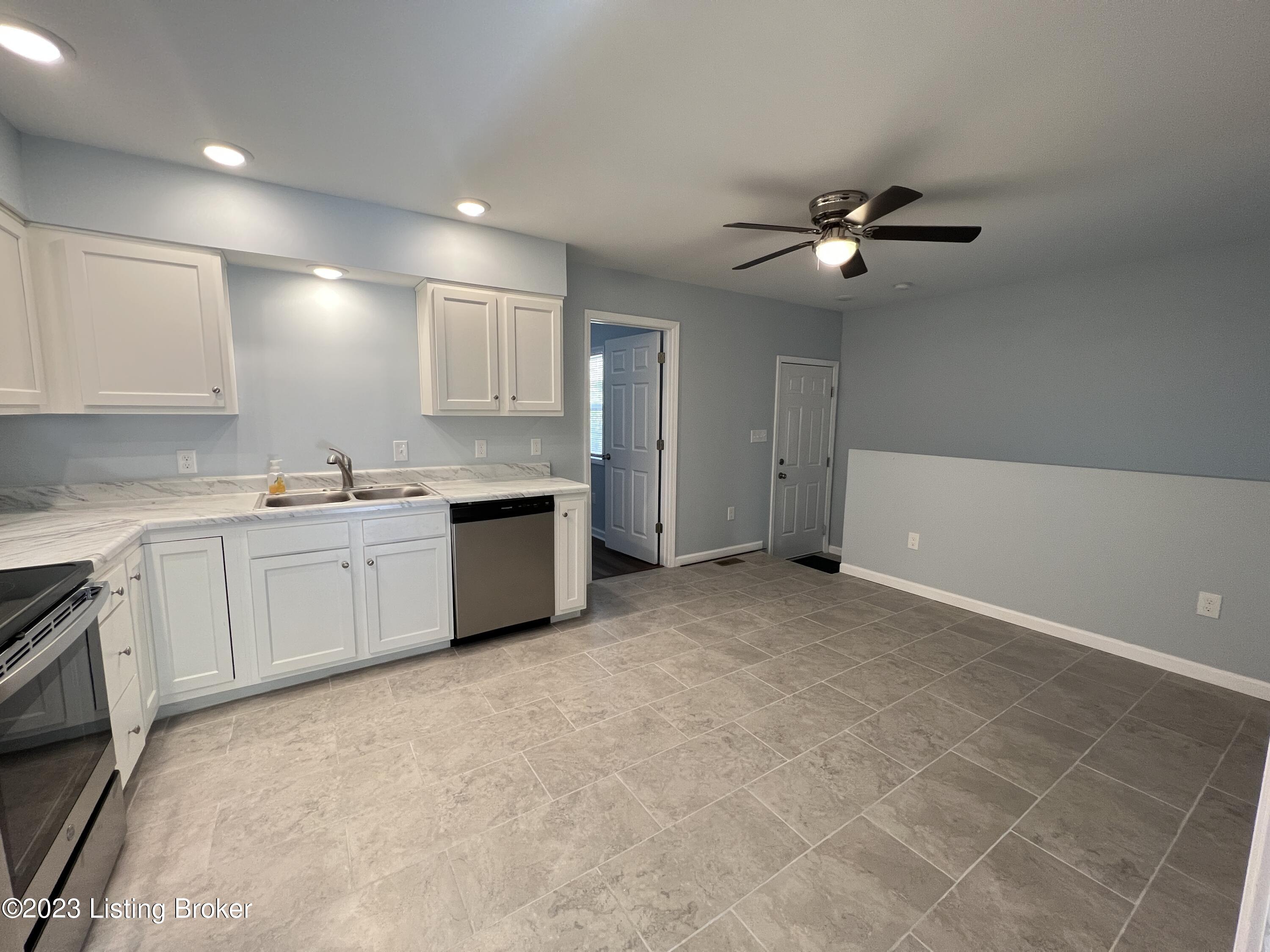 4401 Lambert Road Louisville, KY 40219 - Photo 16 of 24 Kitchen