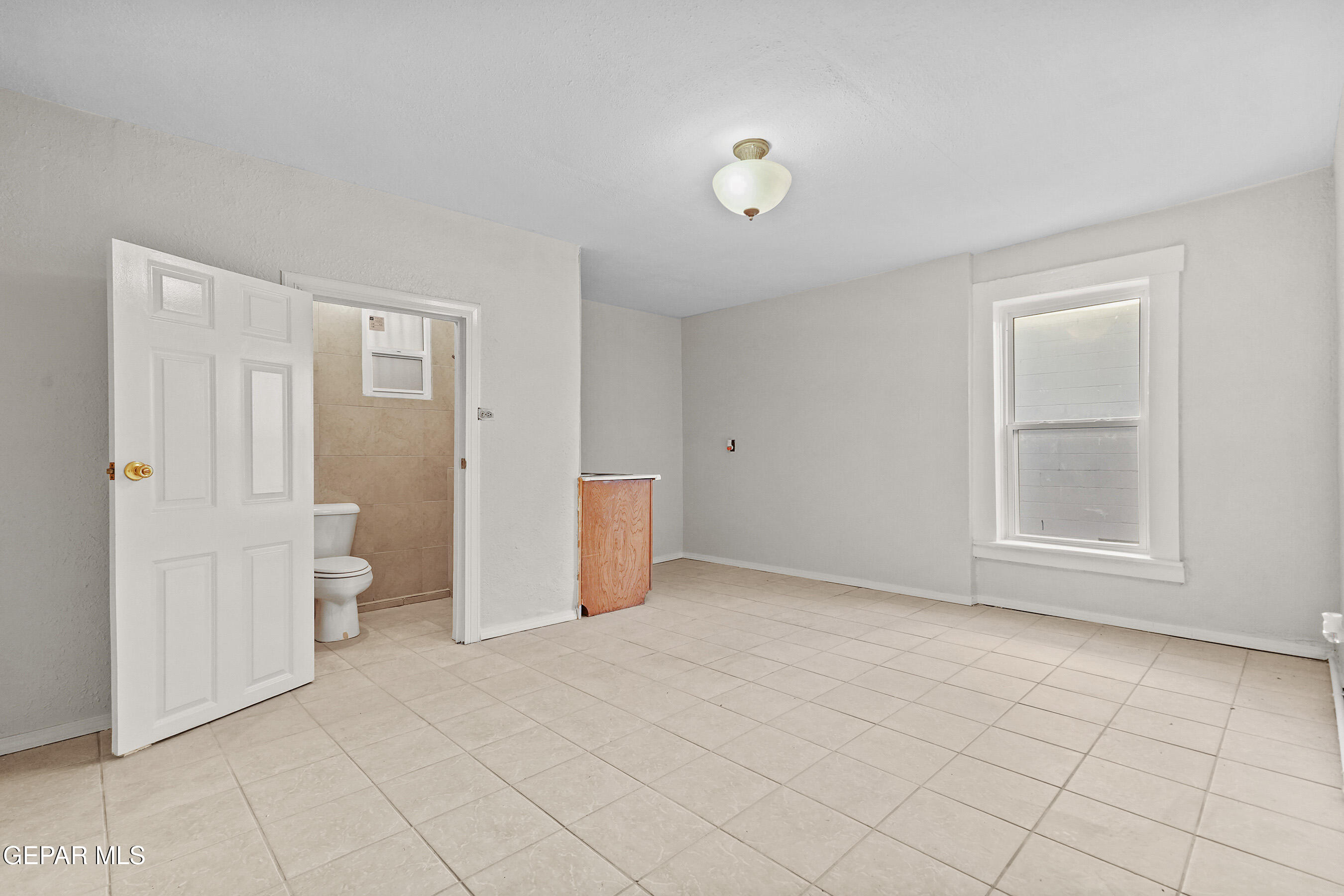 215 West Rio Grande Avenue El Paso, TX 79902 - Photo 50 of 62 an empty room with windows