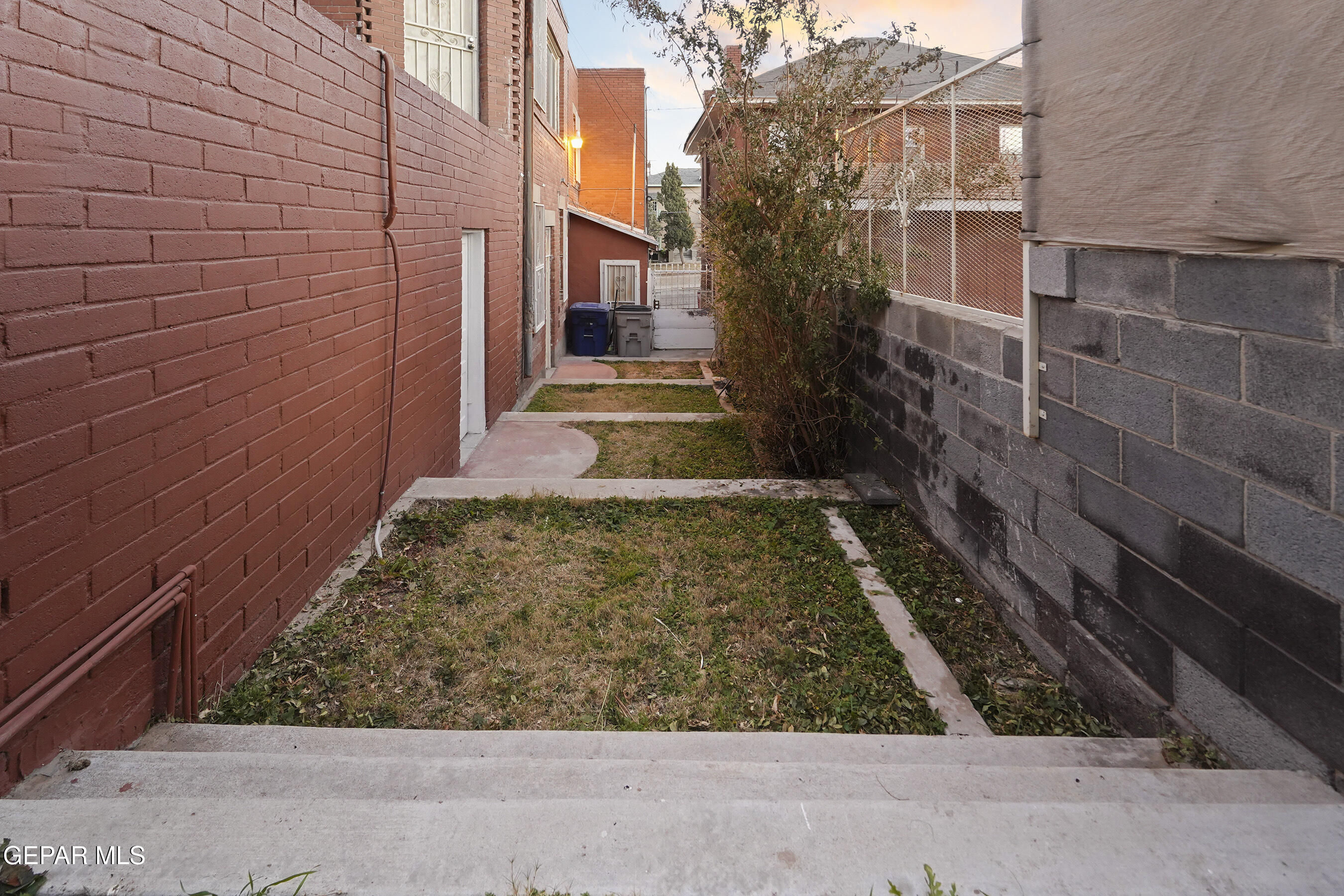 215 West Rio Grande Avenue El Paso, TX 79902 - Photo 55 of 62 a view of a backyard of the house