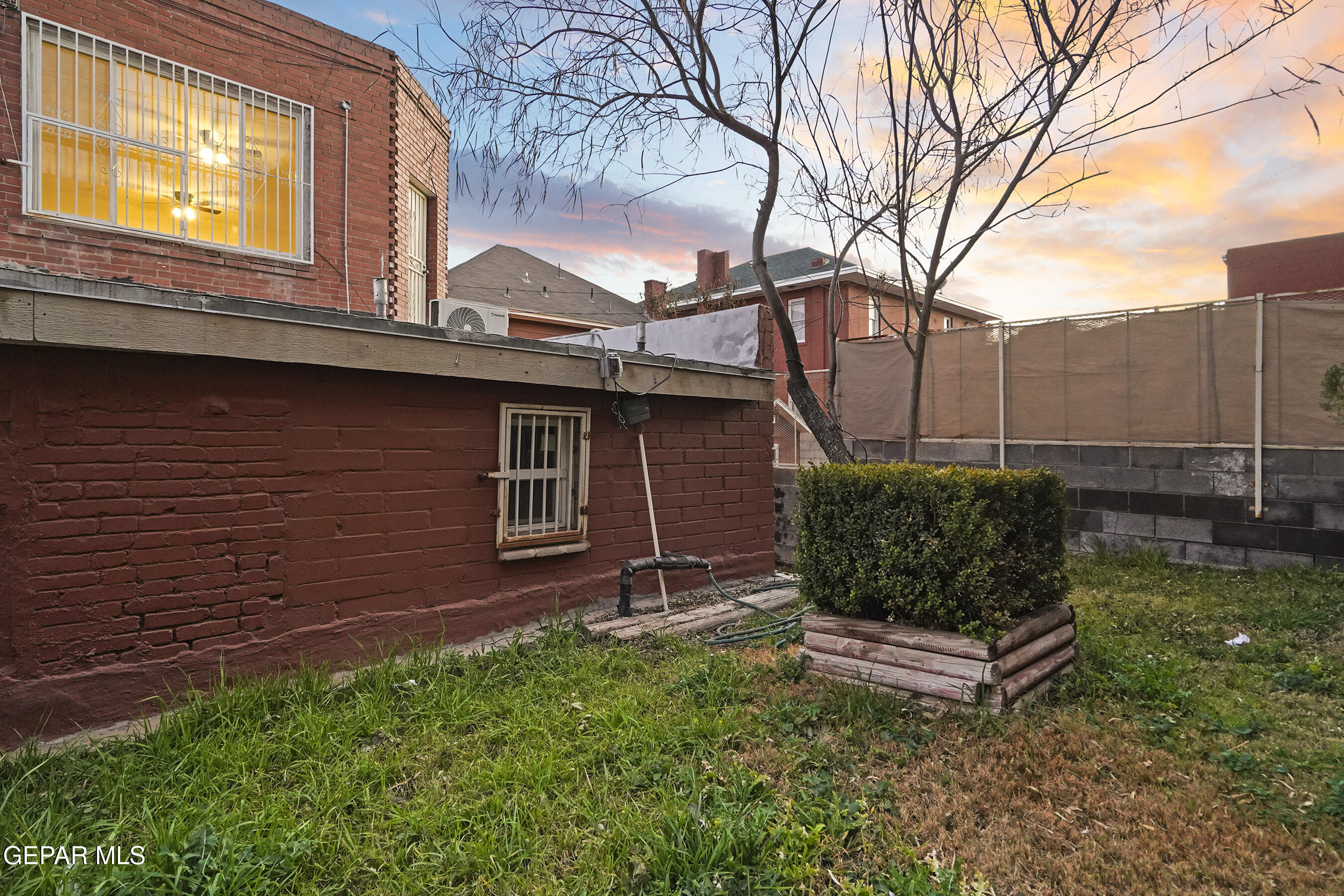 215 West Rio Grande Avenue El Paso, TX 79902 - Photo 58 of 62 a view of a backyard with a garden