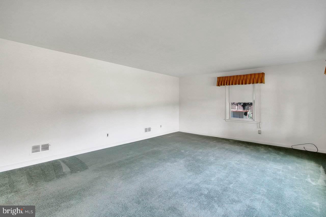 3021 East Prospect Road York, PA 17402 - Photo 3 of 25 Gallery Image 3