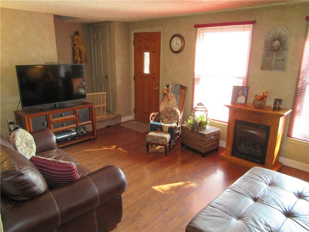 639 Highview Road Pittsburgh, PA 15234 - Photo 4 of 25
