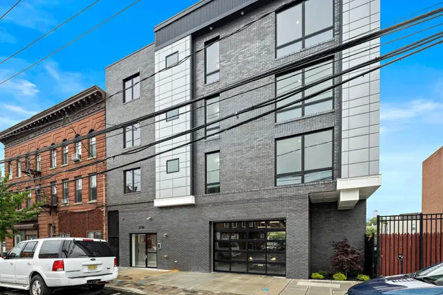 $2,750 | 2716 Palisade Avenue, Unit 101, Weehawken, NJ 07086