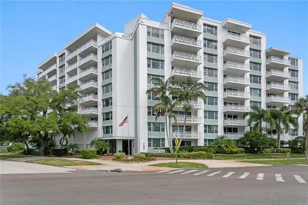 $675,000 | 700 Beach Drive Northeast, Unit 603, St. Petersburg, FL 33701