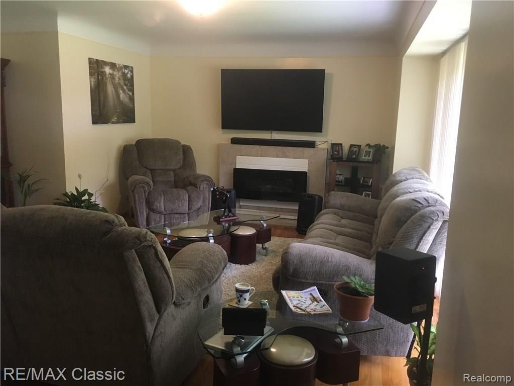 28239 Hawberry Road Farmington, MI 48331 - Photo 6 of 16 Hawberry livingroom new.JPG