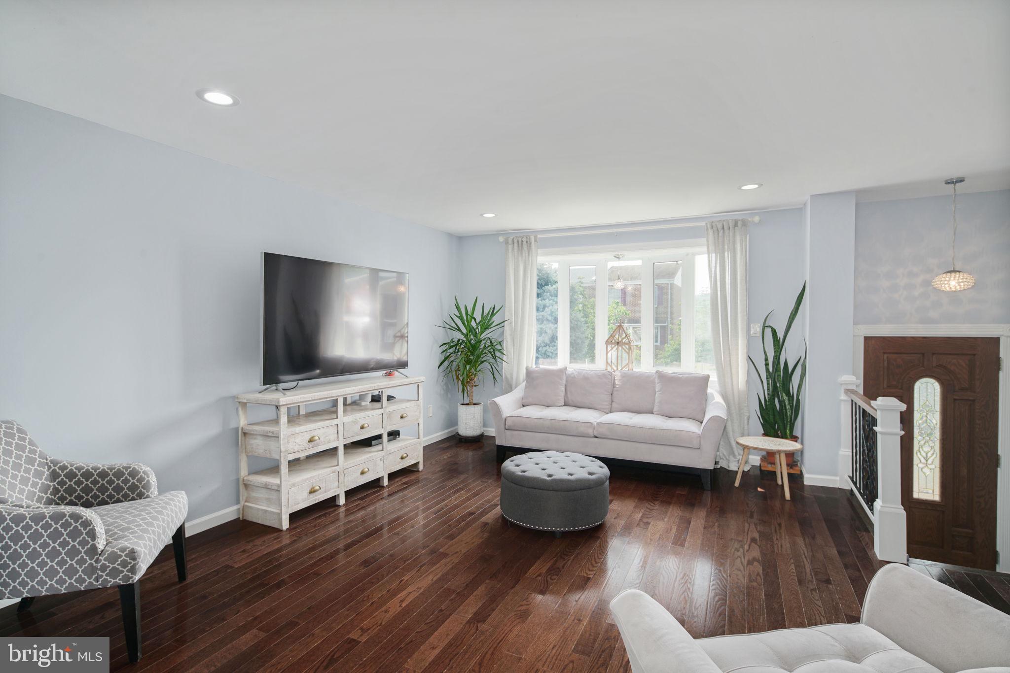 10718 Philcrest Road Philadelphia, PA 19154 - Photo 3 of 24 Gallery Image 3