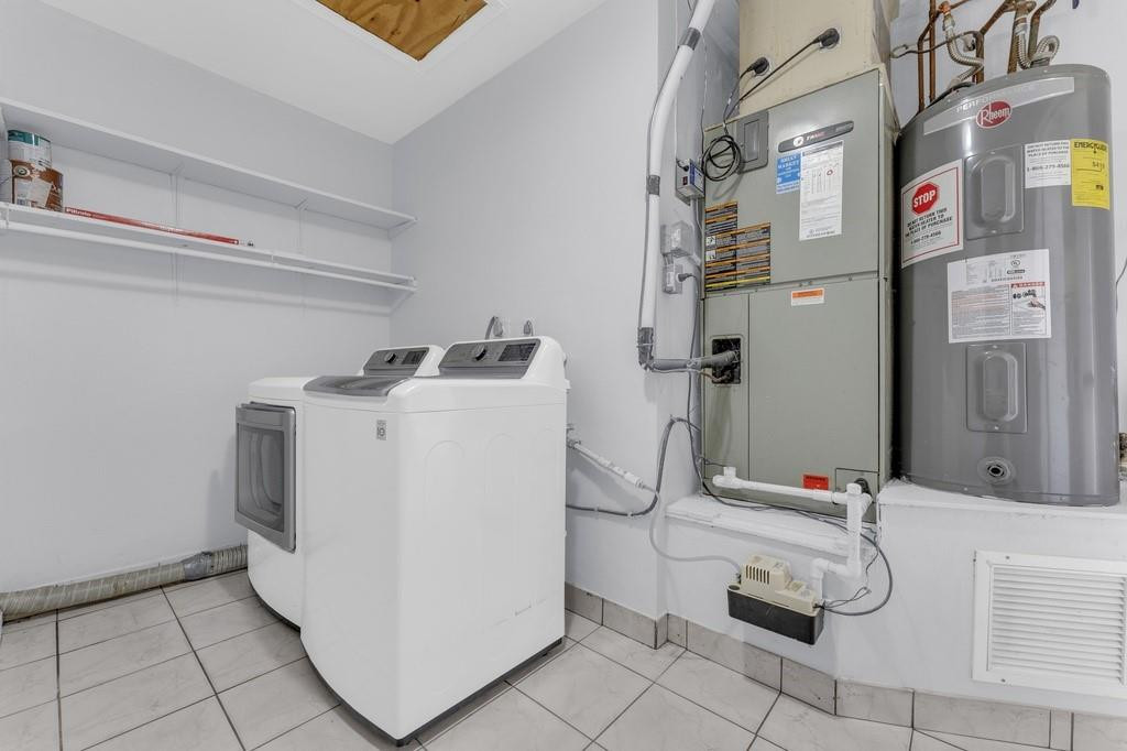 3811 Garfield Street Hollywood, FL 33021 - Photo 18 of 18 a utility room with dryer and washer