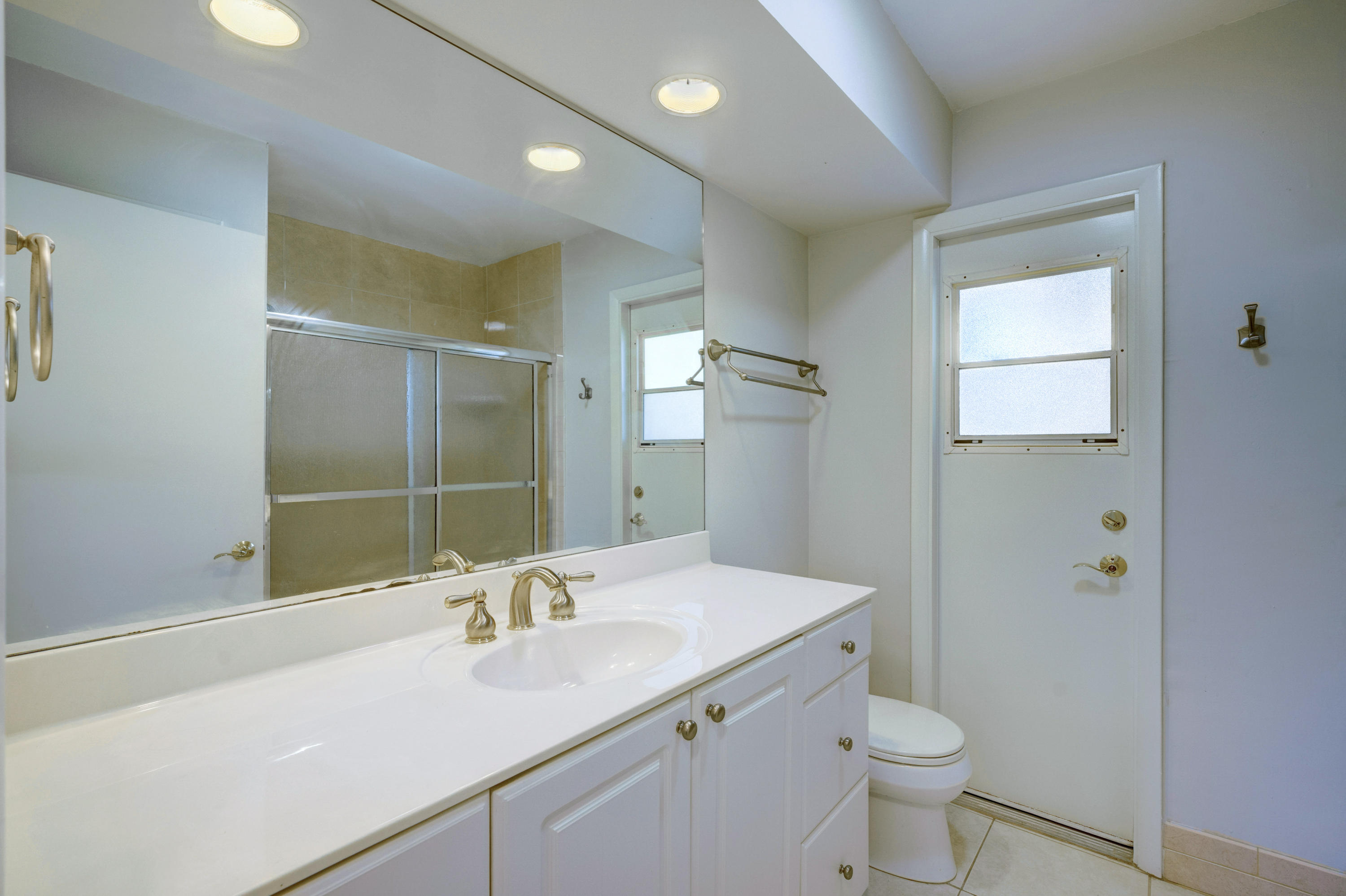 2117 Ardley Road North Palm Beach, FL 33408 - Photo 16 of 27 Second Bathroom