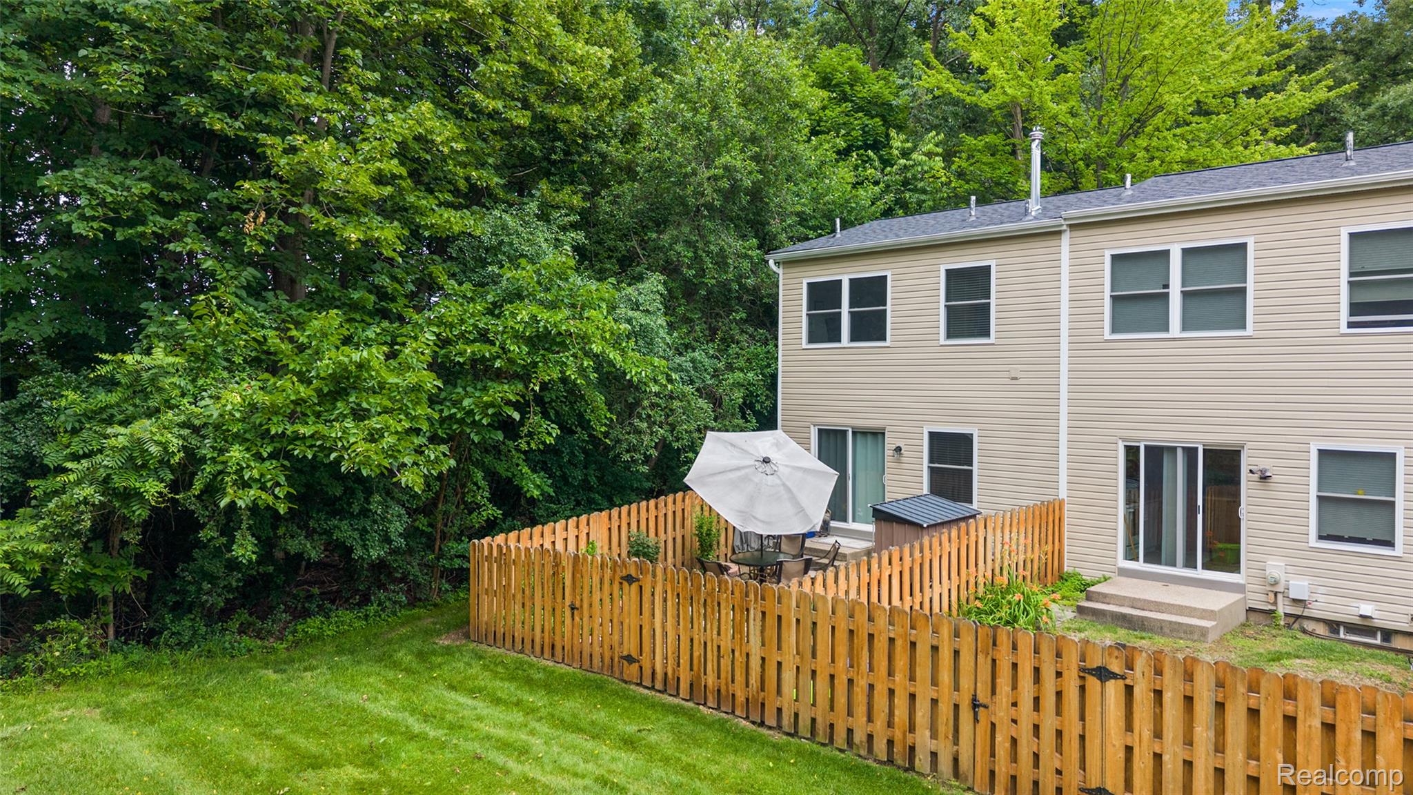 930 Little Hill Court Rochester, MI 48307 - Photo 9 of 38 12-930 Little Hill Ct -12.jpg