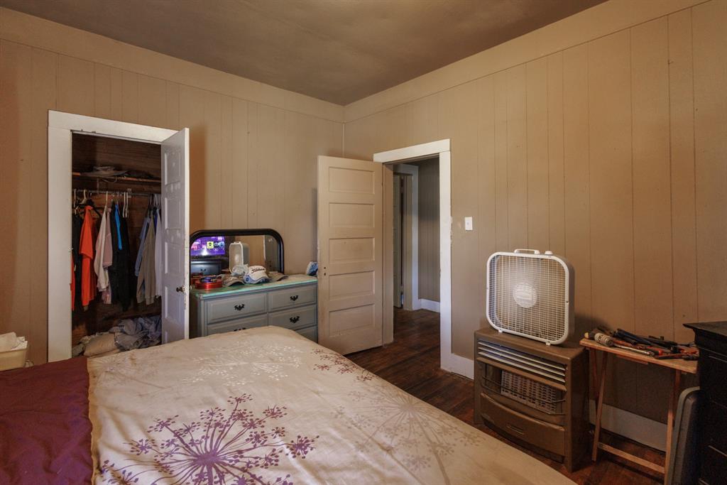 2202 Chester Street Sweetwater, TX 79556 - Photo 11 of 21 a bed room with a bed and a television