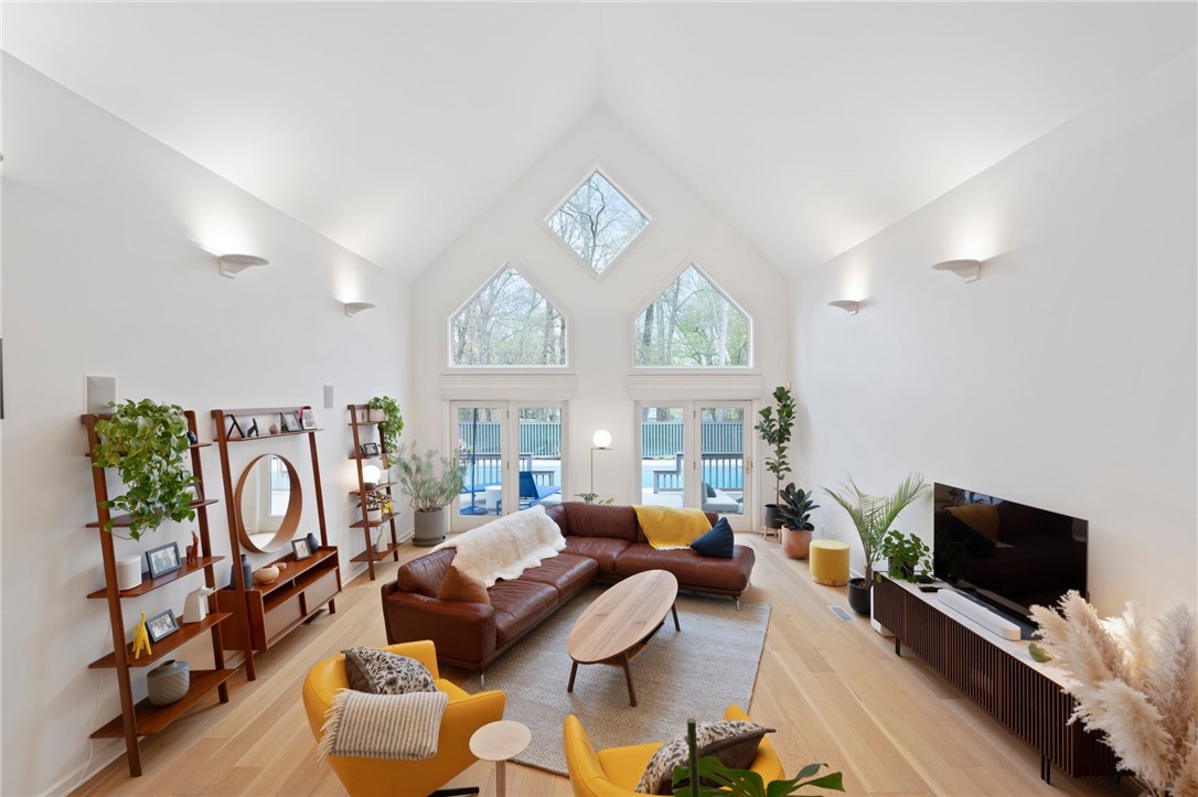 110 Shadow Brook Drive Warwick, RI 02886 - Photo 5 of 40