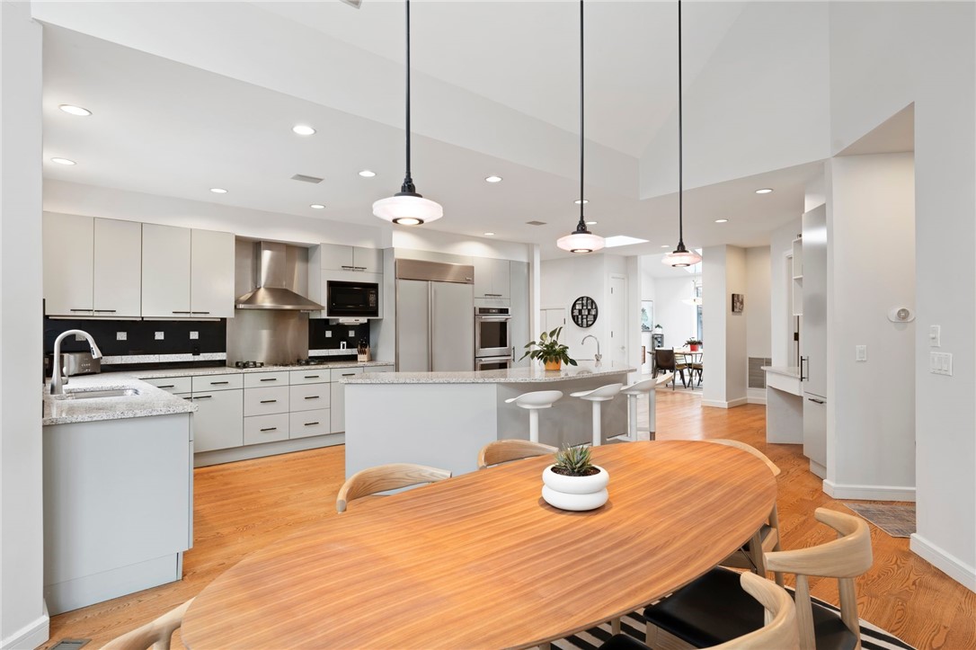 110 Shadow Brook Drive Warwick, RI 02886 - Photo 8 of 40