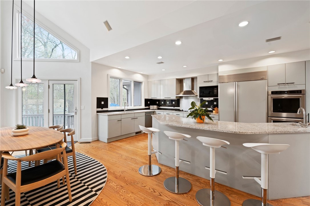 110 Shadow Brook Drive Warwick, RI 02886 - Photo 10 of 40