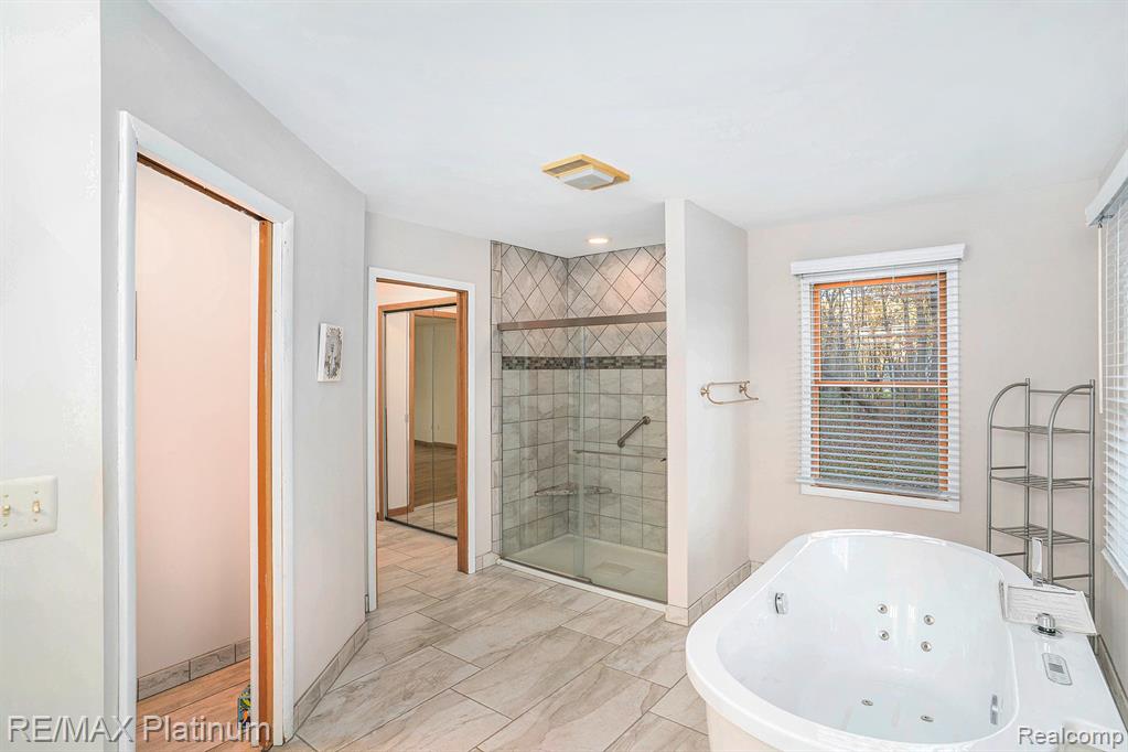 6489 Cedar Lake Road Pinckney, MI 48169 - Photo 13 of 31