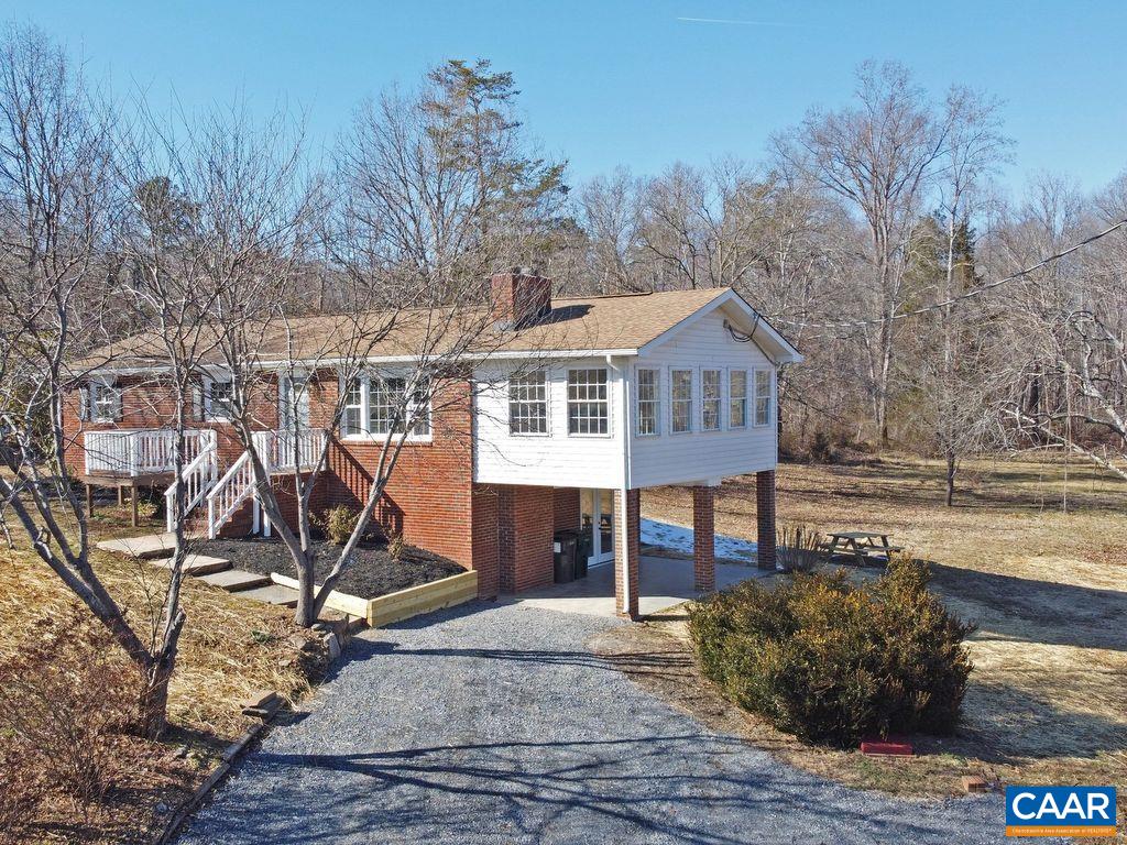 4789 Ruritan Lake Road Palmyra, VA 22963 - Photo 2 of 41 Beautiful Sunroom